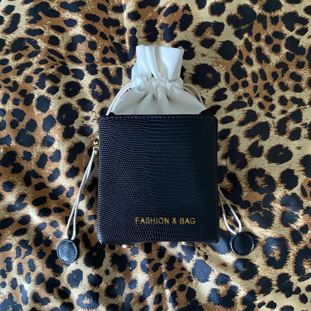 Hand bag